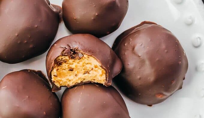 NO BAKE KETO CHOCOLATE PEANUT BUTTER BALLS